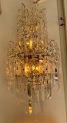 ARANDELA METAL DOURADO+CRISTAL TRANSPARENTE 23x33CM DCB01025